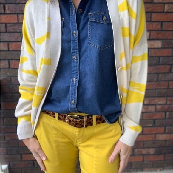 đ§„CAbiâXSâRoarâButton DownâCardiganâYellowâAnimalâPrintâNWOT - Picture 9 of 10